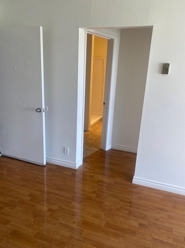 Building Photo - 1 BE/1 BA Renovated Apartment For Rent!