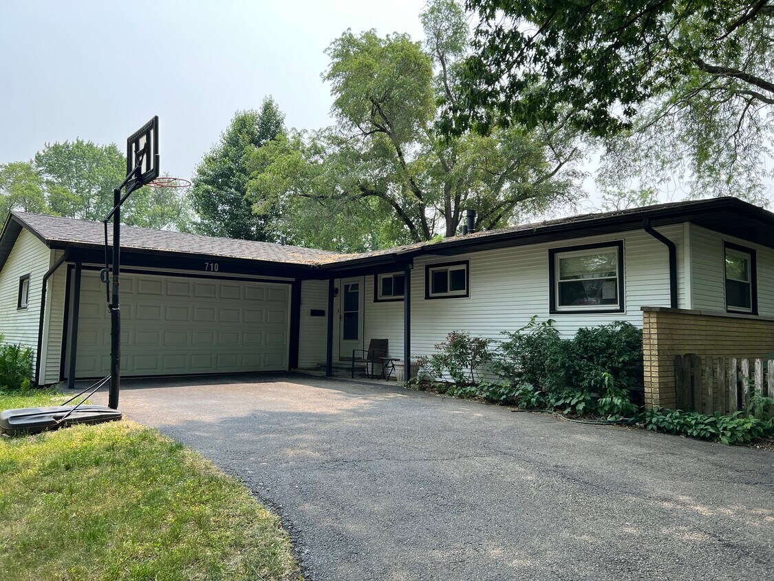 710 E Franklin St, Batavia, IL 60510 House Rental in Batavia, IL