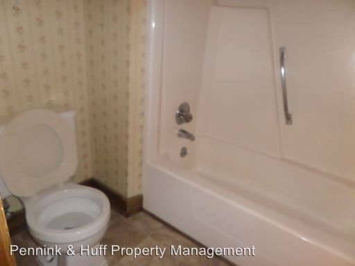 Building Photo - 231 E Lochhaven Dr