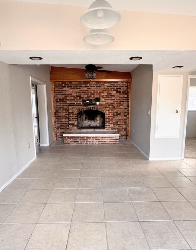 Building Photo - Charming 3-Bedroom Home in Seminole, FL - SECTION 8/HOUSING VOUCHER ACCEPTED!