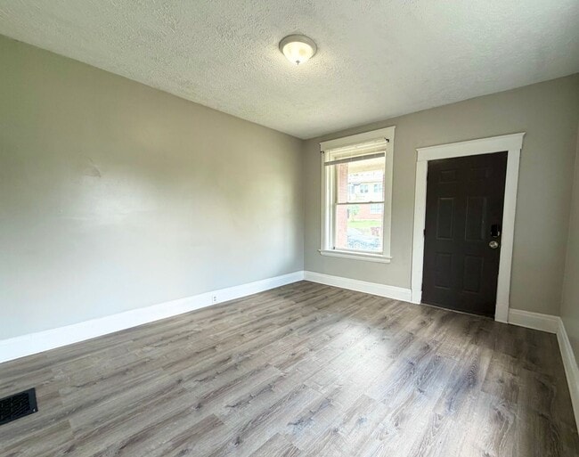 Building Photo - 3055 Mathers St