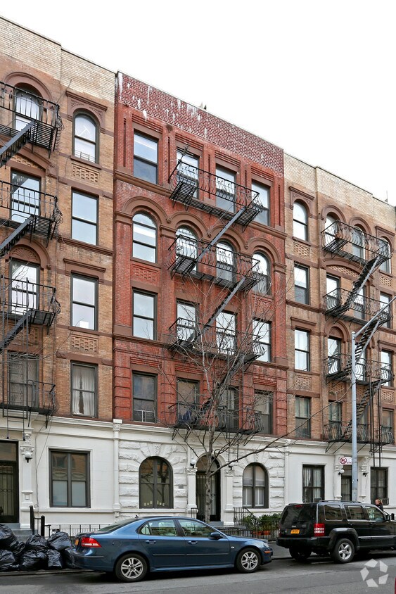 Building Photo - 332 W 17th St