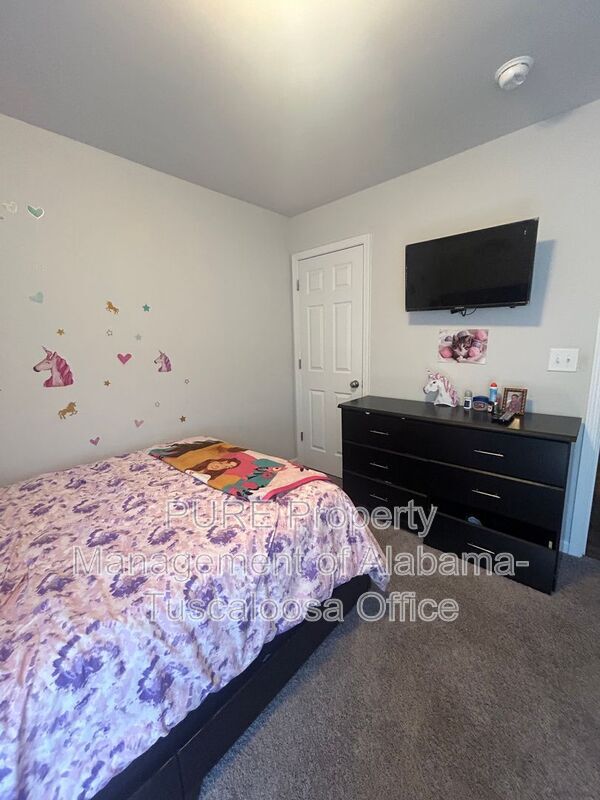 Building Photo - 16369 Seminole Dr