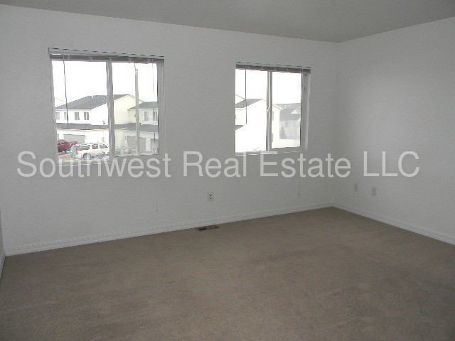 Foto del edificio - 3 bedroom 2.5 bath