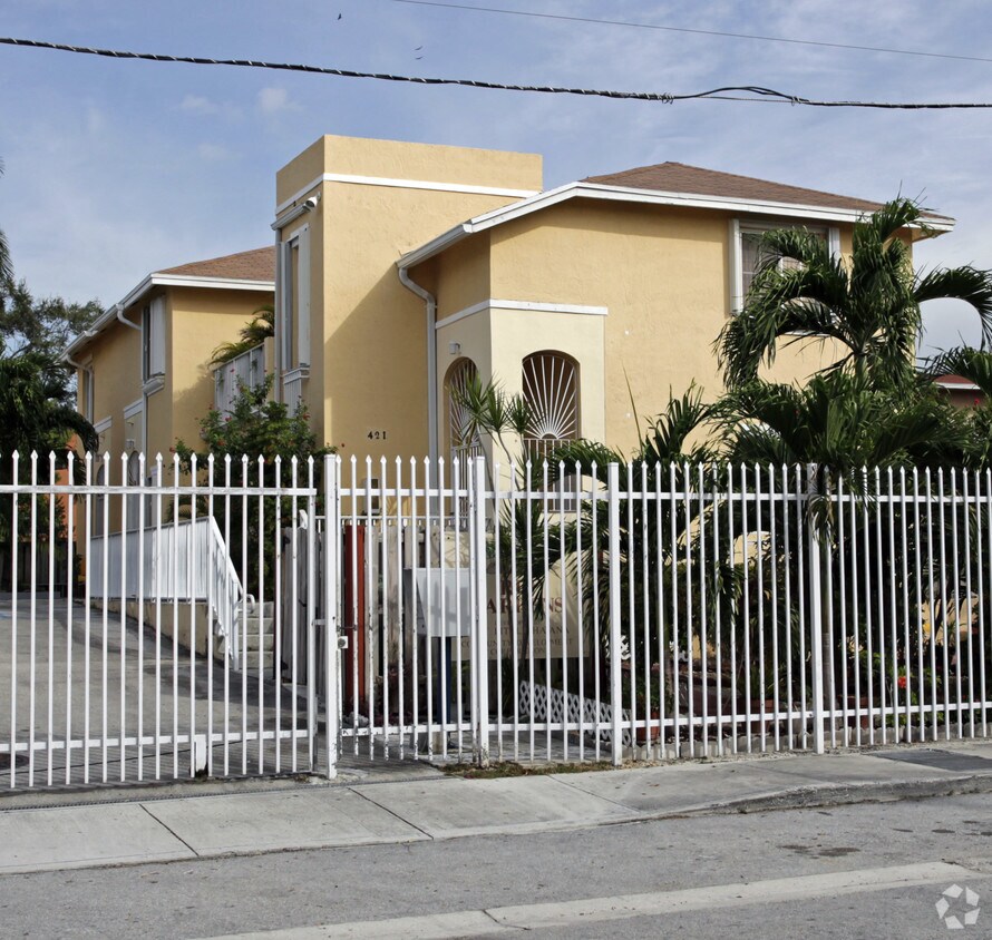 Primary Photo - 421-427 SW 3rd St