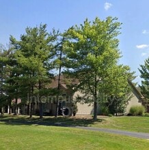 Building Photo - 794 Kentwood Dr