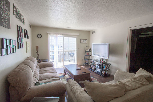 Building Photo - 1702 Kittyhawk Dr