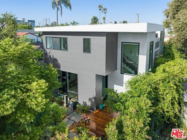 Foto del edificio - 2450 Glencoe Ave