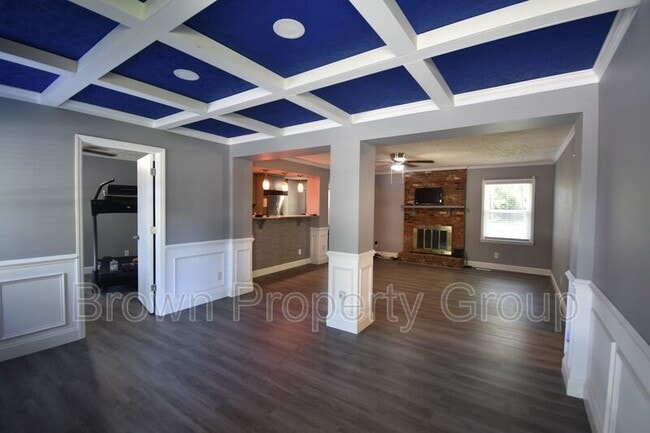 Building Photo - 823 Southview Cir