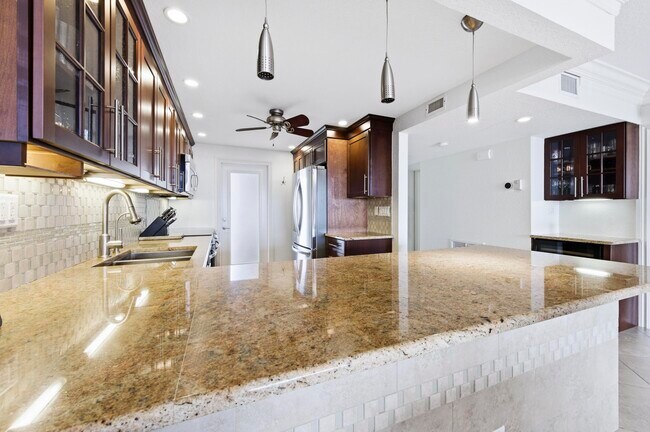 Foto del edificio - 3000 NE 48th Ct