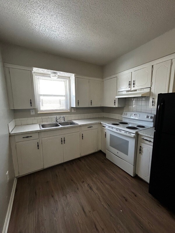 Foto del edificio - 1413 W Maple Ave