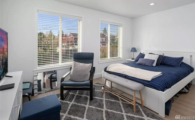 Sleeping area (furnishings not incl) - 302 6th Ave