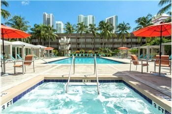 Foto del edificio - 915 NW 1st Ave