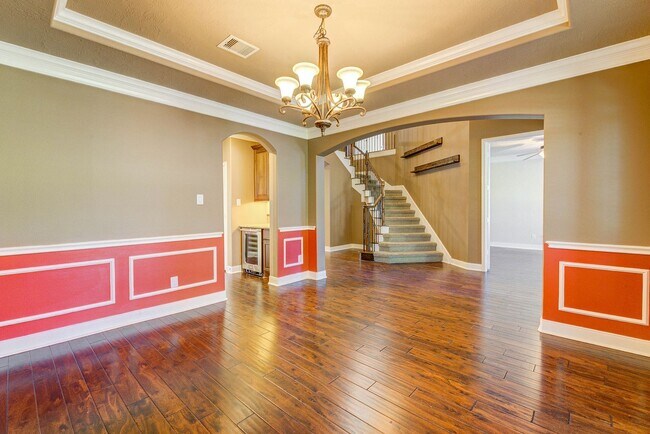 Building Photo - Stunning 4 beds Home on an Over-Sized Cul-...