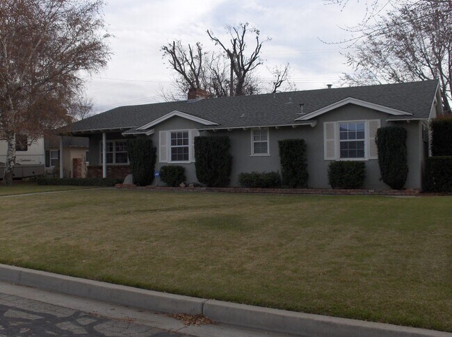 Building Photo - Well Maintained Home