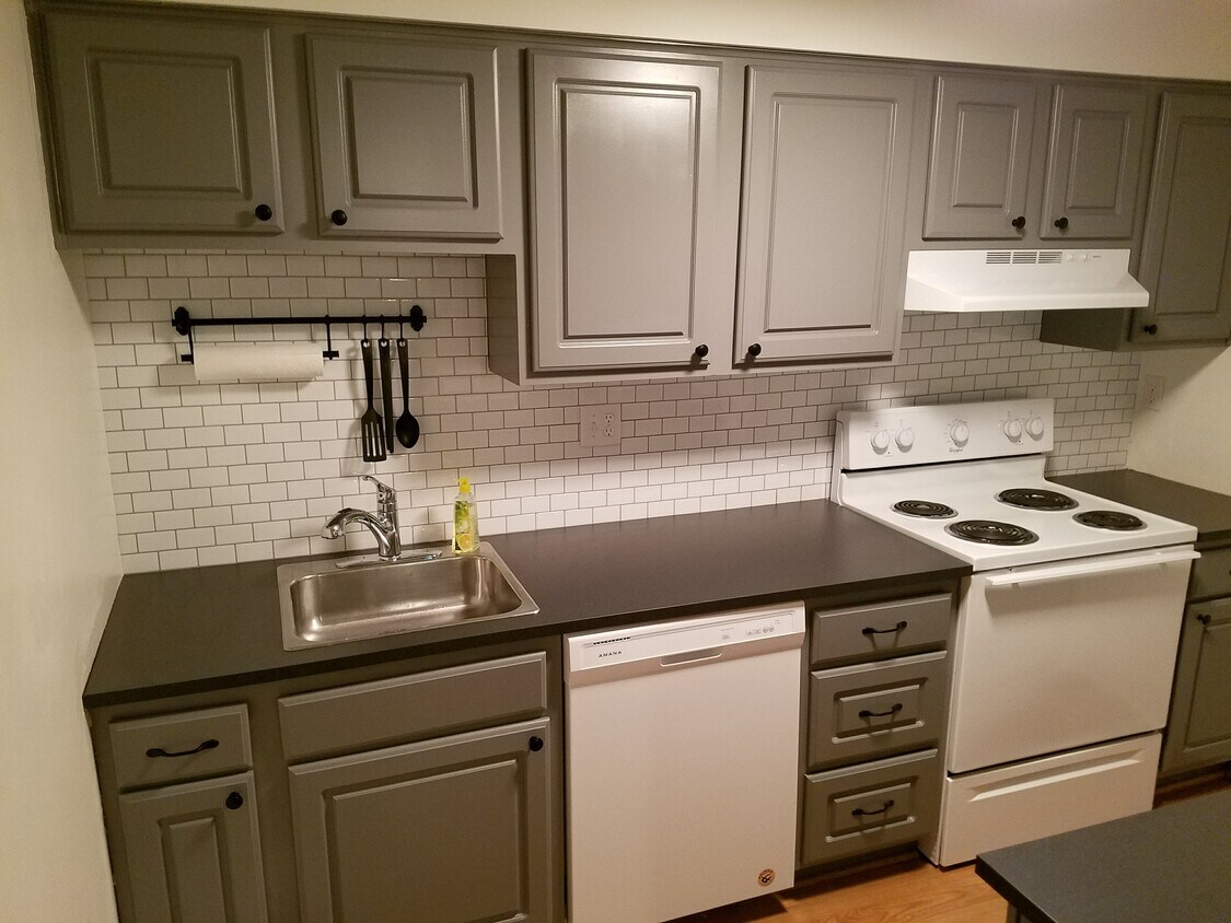 2457 Brook Ledge Rd Unit A31, Bridgeville, PA 15017 Condo for Rent in