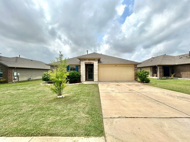 Building Photo - Stunning 3/BR 2/BA Home with Spacious Back...