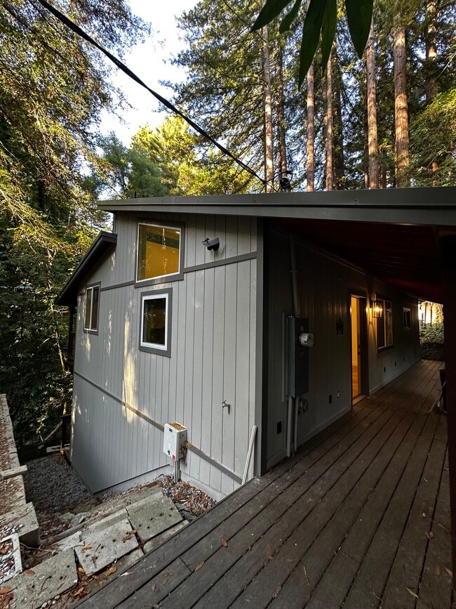 Building Photo - 206 Sequoia Rd
