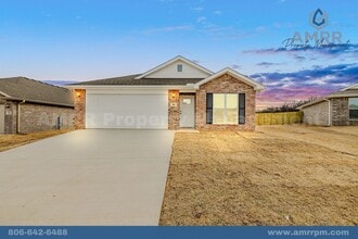 Building Photo - 208 SW Vicki St