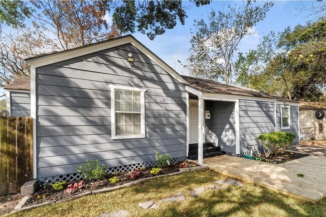 Building Photo - 6828 Sherwood Dr