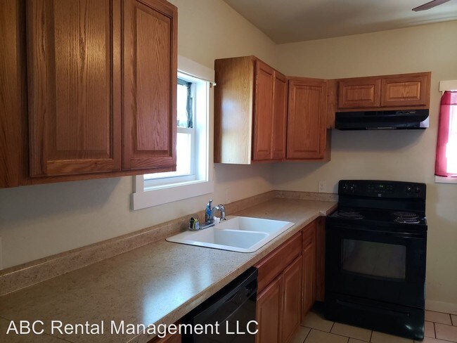 Foto del edificio - 2 br, 1 bath Apartment - 621 Lincoln Ave
