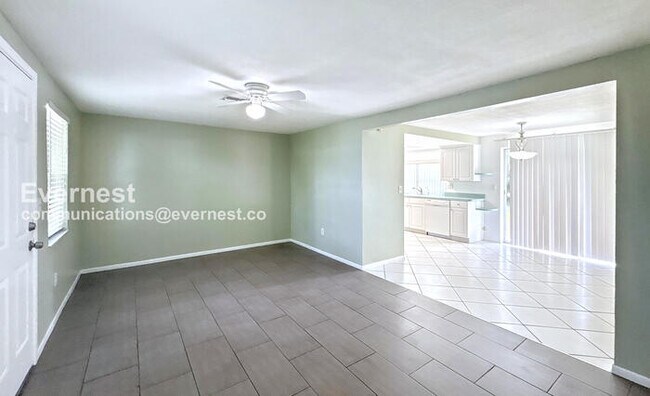 Foto del edificio - 3509 Kingsbury Dr