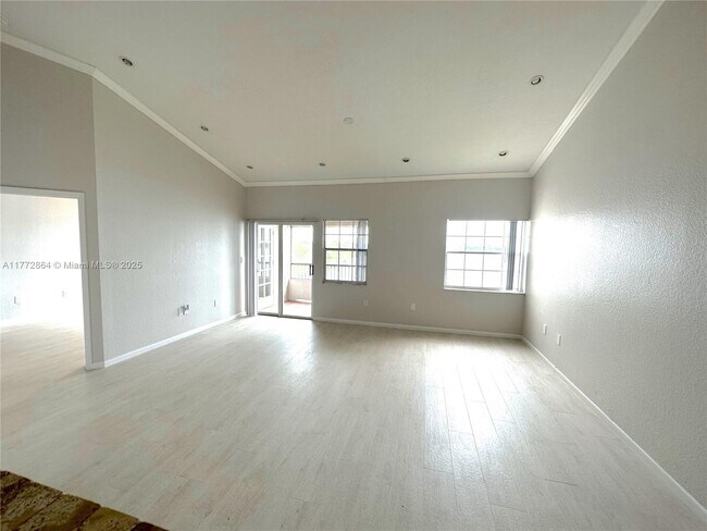 Foto del edificio - 2831 N Oakland Forest Dr