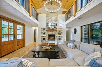 Building Photo - 47 White Pne Rd