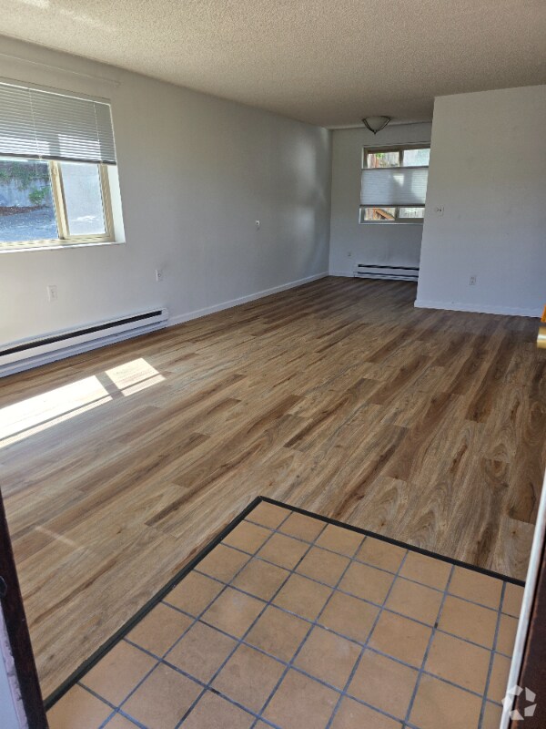 Building Photo - 3610 14th Ave W