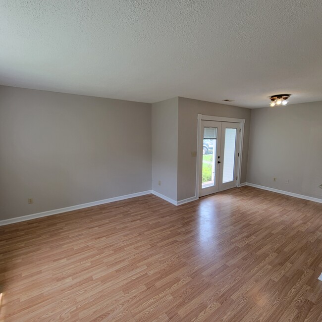 Building Photo - 63 Eastgate Cir