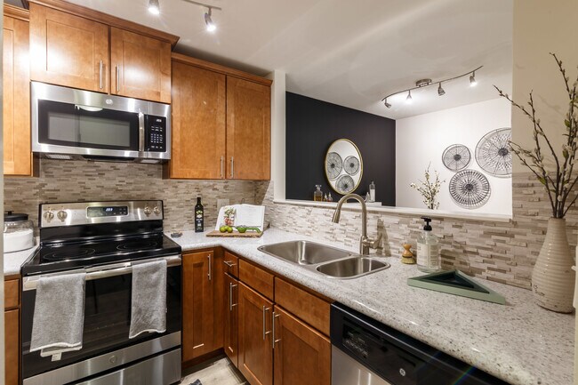 Building Photo - 1600 Lincoln Meadows Cir