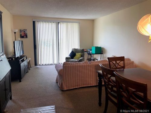 Foto del edificio - 901 Hillcrest Dr