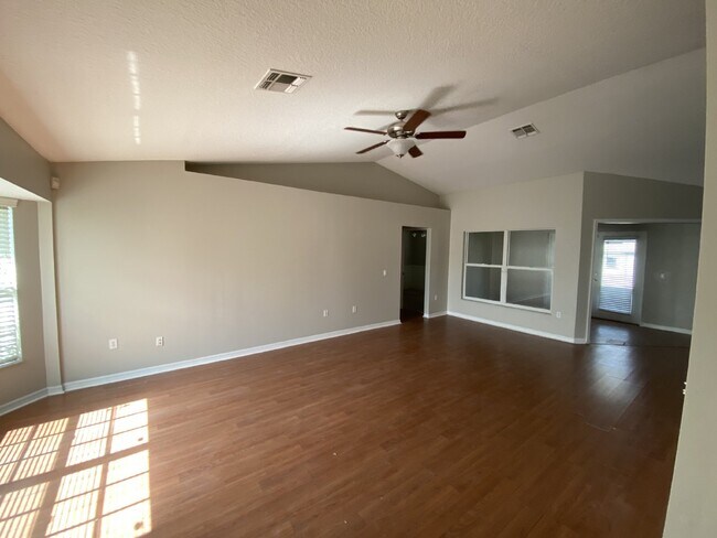 Foto del edificio - South Lakeland Home!