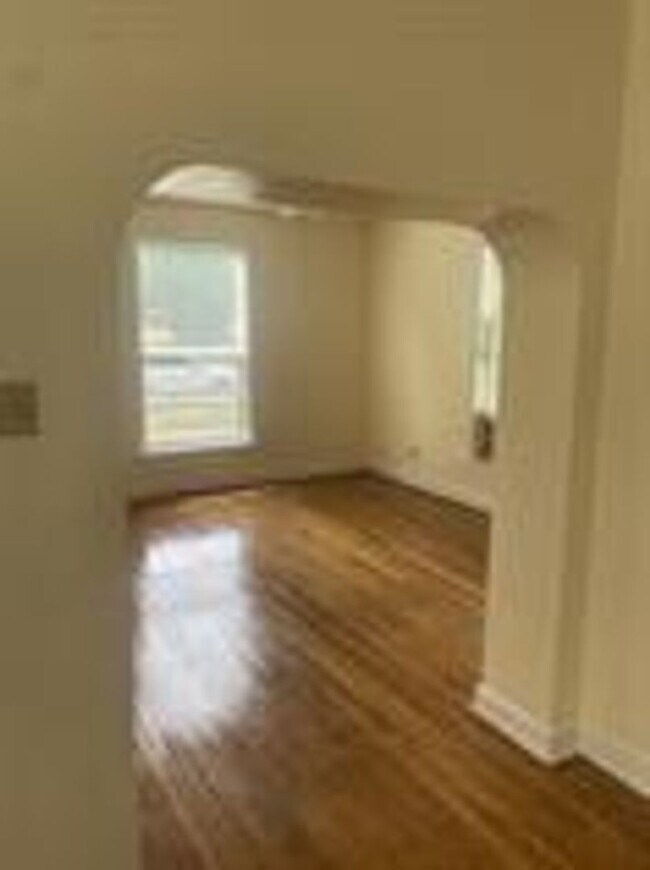 Foto del edificio - 210 N Central Ave