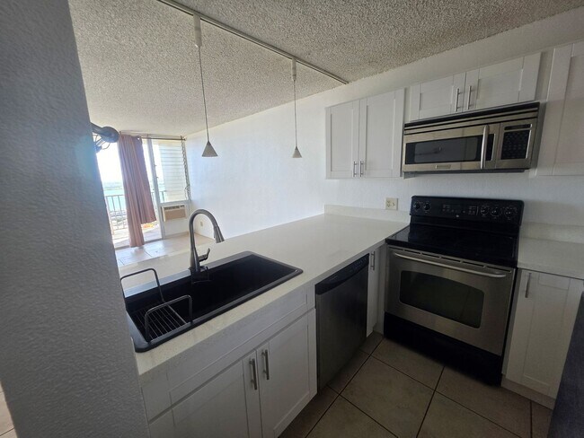 Foto del edificio - CONVENIENTLY LOCATED 1 BEDROOM / 1 BATH APARTMENT AVAILABLE NOW!