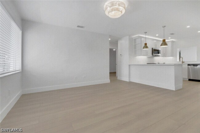 Foto del edificio - 4525 Fluvia Ave