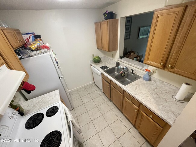 Building Photo - 2211 Rosewood Dr