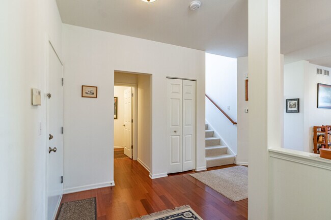 Foto del edificio - 2165 Shadow Creek Ct
