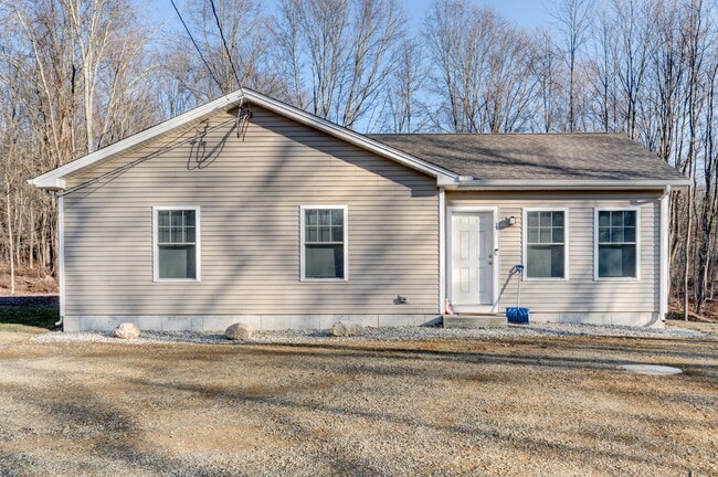 Building Photo - 15 Hillyndale Rd