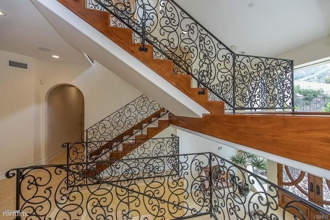 Foto del edificio - 4 br, 5.5 bath House - 24815 Mulholland Hwy