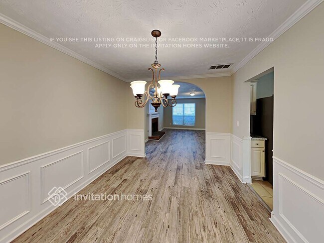 Foto del edificio - 5755 Woodstone Dr