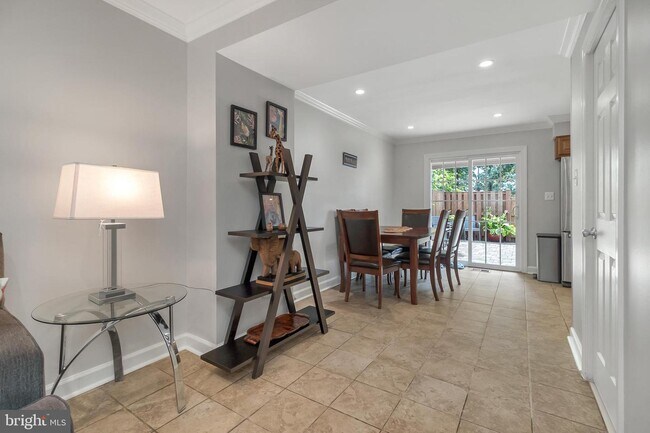 Foto del edificio - 305 E Dartmouth Dr