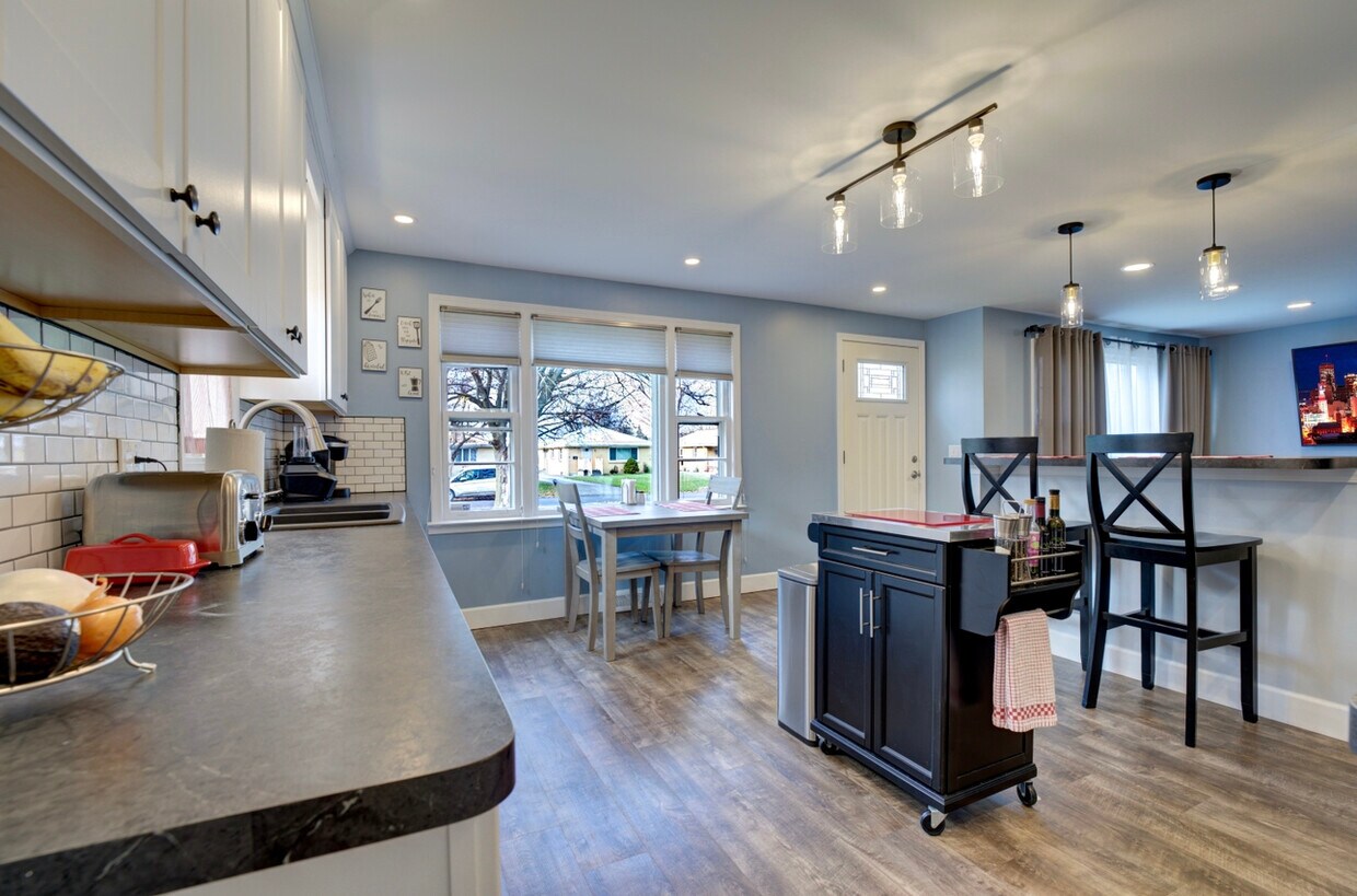 Foto principal - 93 Iris Ave