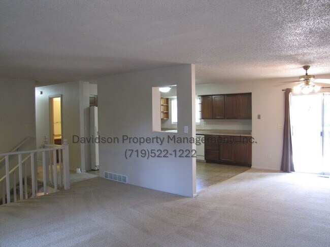 Foto del edificio - Charming 4-Bedroom House in Northeast Colo...