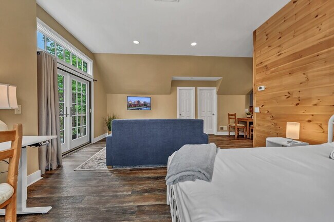 Building Photo - Furnished 1-Bedroom Upper Apartment on Main St