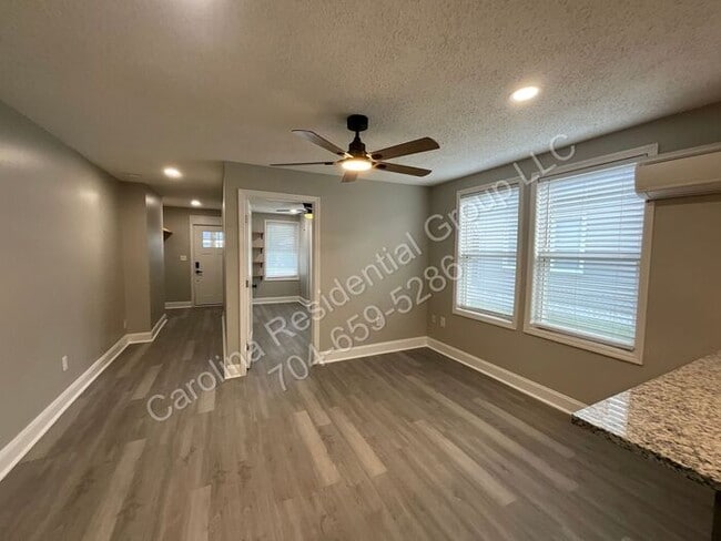 Foto del edificio - 53 Rex Ave