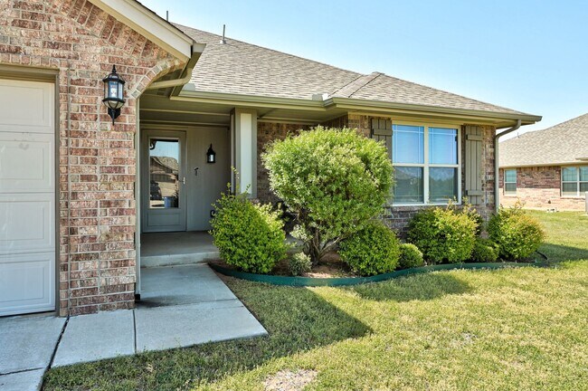 Foto del edificio - Gorgeous 3 bed 2 bath in Chickasha!