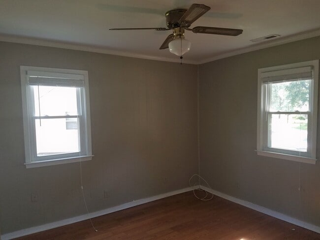 Building Photo - Remodeled 2 bedroom contemporary for $1525...