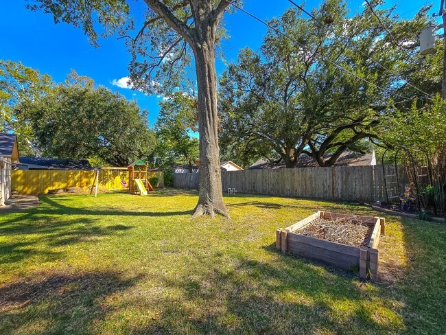 Building Photo - 9507 Meadowbriar Ln