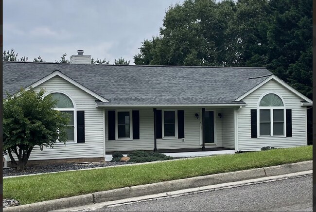Building Photo - 39 Valleyview Cir